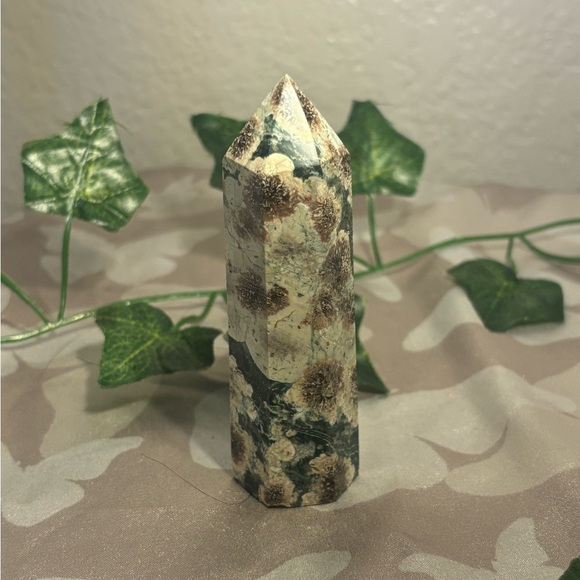 Green flower jasper tower - Picture 1 of 3